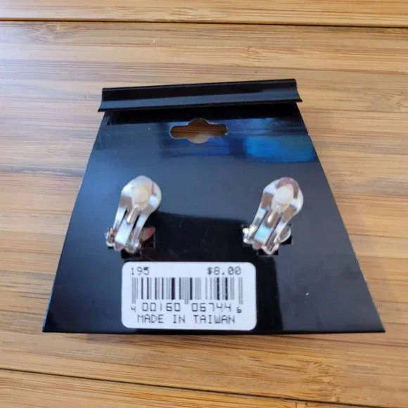 Poinsettia clip on Christmas earrings - Picture 2 of 4